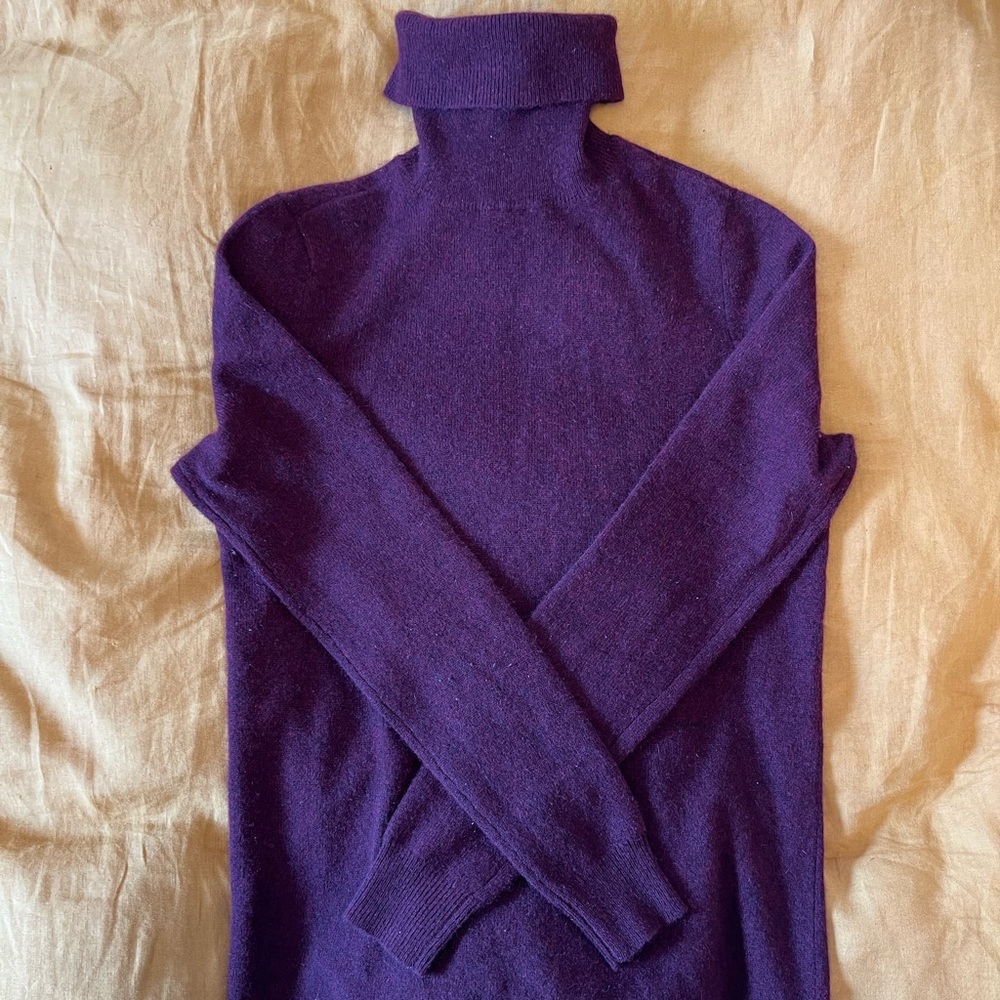 Bloomingdale’s Cashmere Maroon Turtleneck